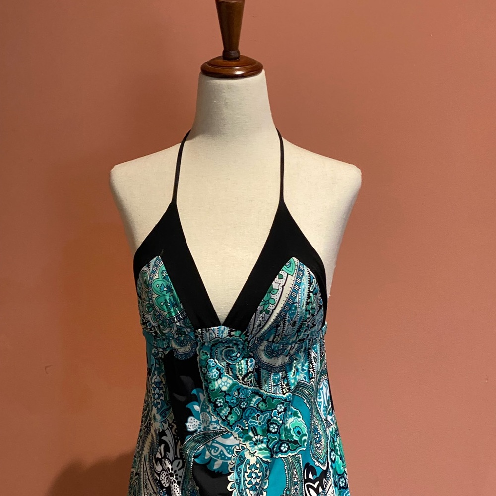 Full length paisley maxi dress.  Fits like size small with a lot of stretch.